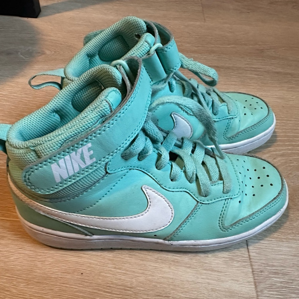 Nike Kids Sneakers - Teal and White size 3.5